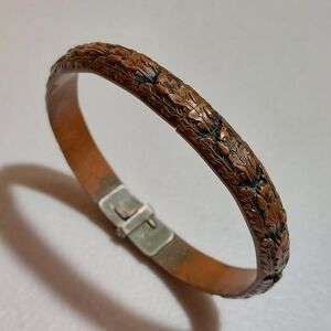 Whiting & Davis Co Mid Century High Relief Leaf Pattern Copper Hinged Bracelet